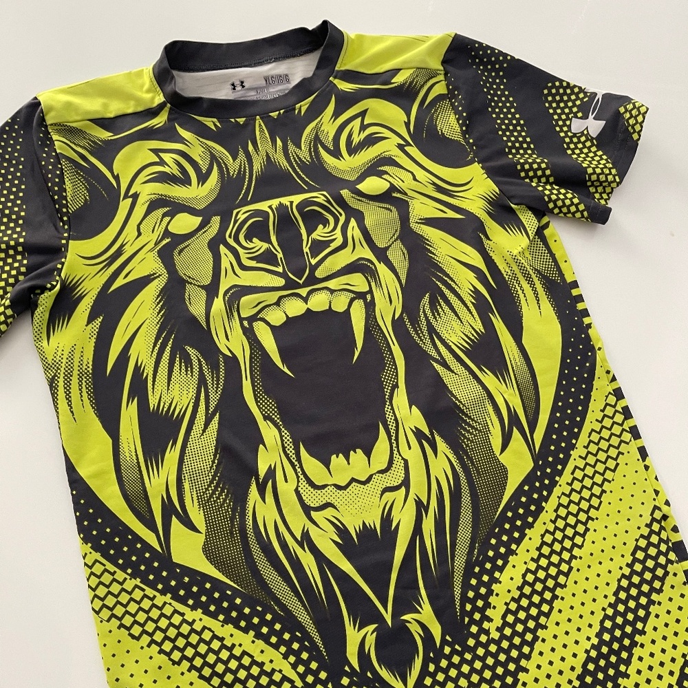 Big boys Under Armour Sport T